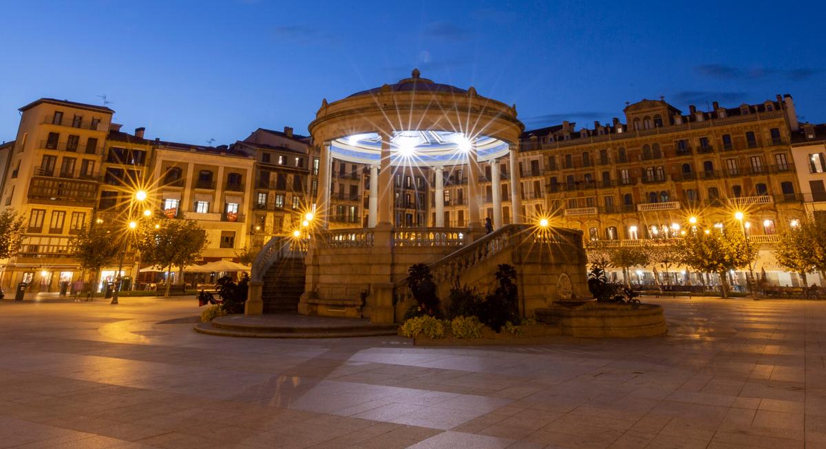 Imagen del atardecer de la Plaza del Castillo